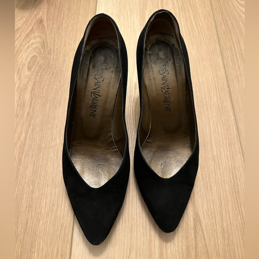 Black suede Yves Saint Laurent pumps